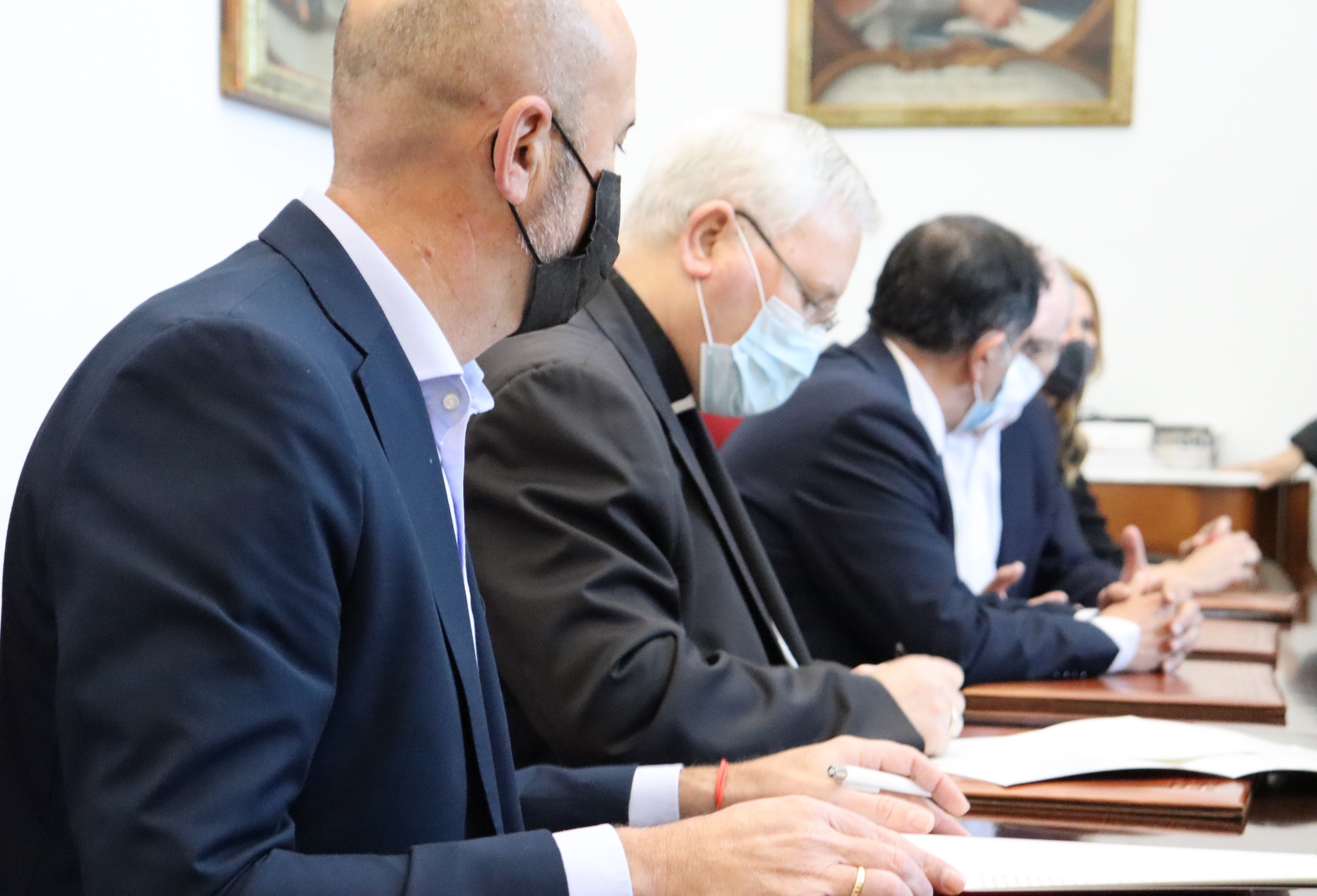 Nace la Escuela de Conductores de Cáritas y Disfrimur para ofrecer oportunidad a 150 personas en situación de exclusión social 14 2021 EMPLEO firma creaci%C3%B3n escuela de conductores de c%C3%A1ritas y disfrimur 1 1